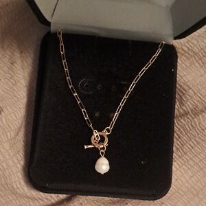 Elegant Gold Chain Necklace with Pearl Pendant